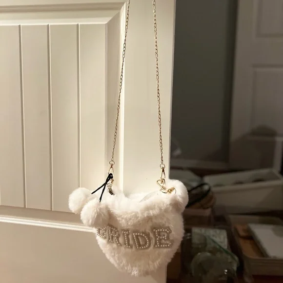Fuzzy Heart Shaped Pearled Bride Purse - Picture 4 of 6